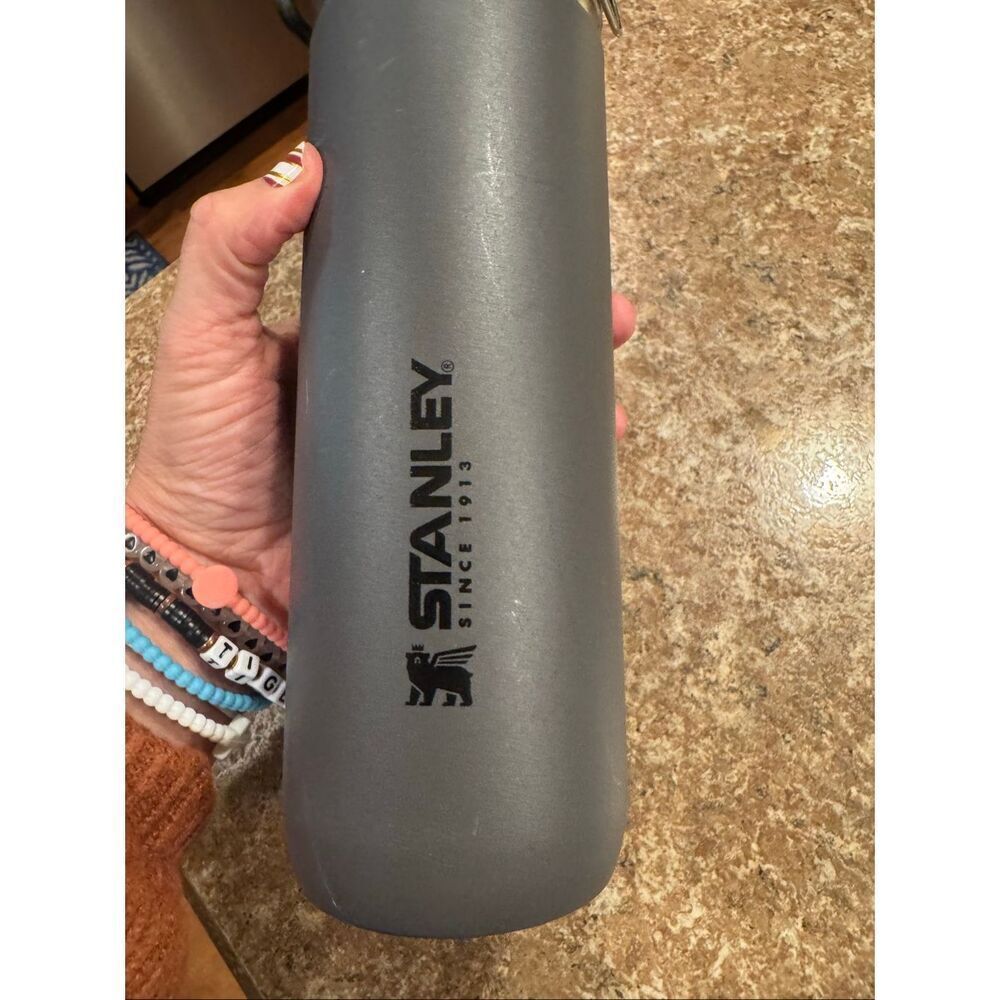 Stanley coffee thermos 24 oz - Picture 3 of 5